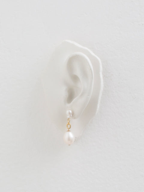 two pearls linked drop earrings