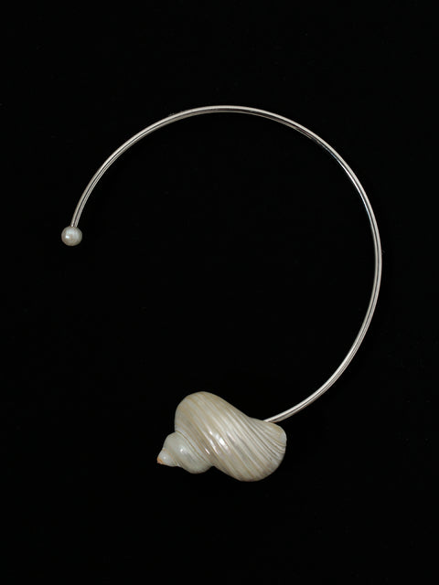gold mouth shell neck-cuff