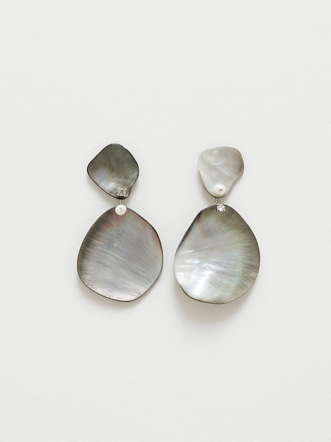 two irregular bmop shell drop earrings