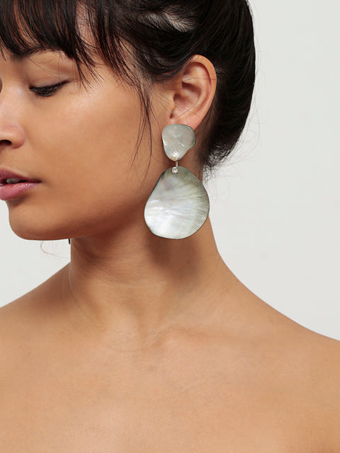 two irregular bmop shell drop earrings
