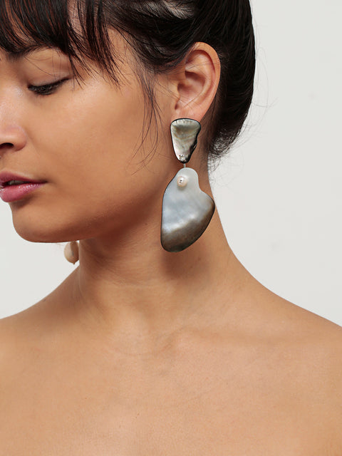 mobile black mother of pearl shell drop earrings