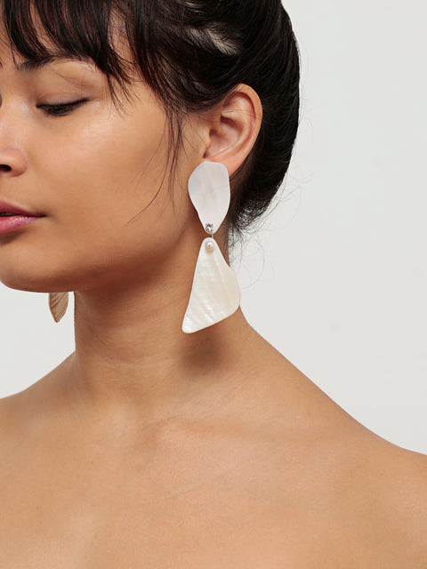 two broken wmop shell drop earrings