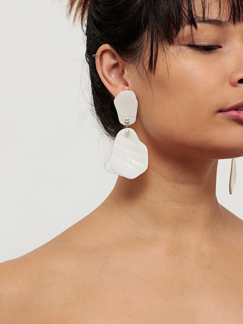 two broken wmop shell drop earrings