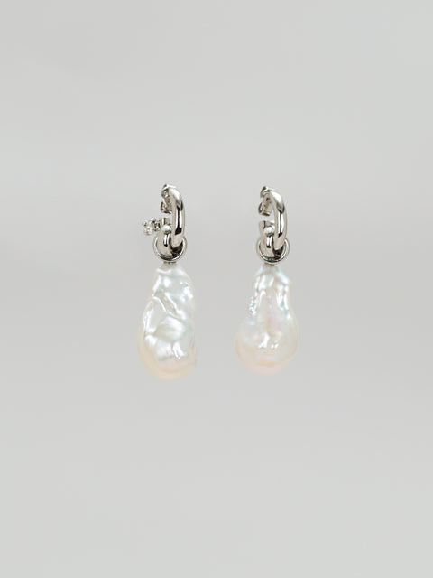 RS.11.I.E.038 | BAROQUE PEARL DROP AND OVAL HOOP EARRINGS