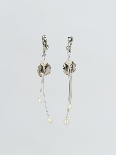 RS.8.FM.E.019 | PEARL AND PETAL CRYSTAL DROP WOVEN HOOP EARRINGS