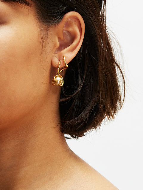 fiji pearl drop claw earrings