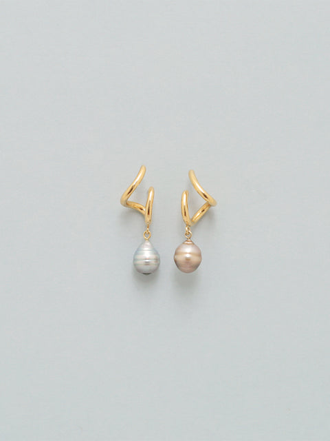 unclawed fiji pearl drop claw earrings