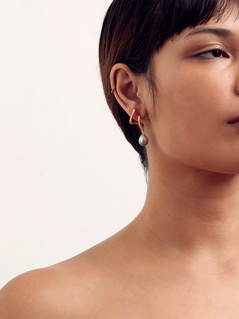 unclawed fiji pearl drop claw earrings