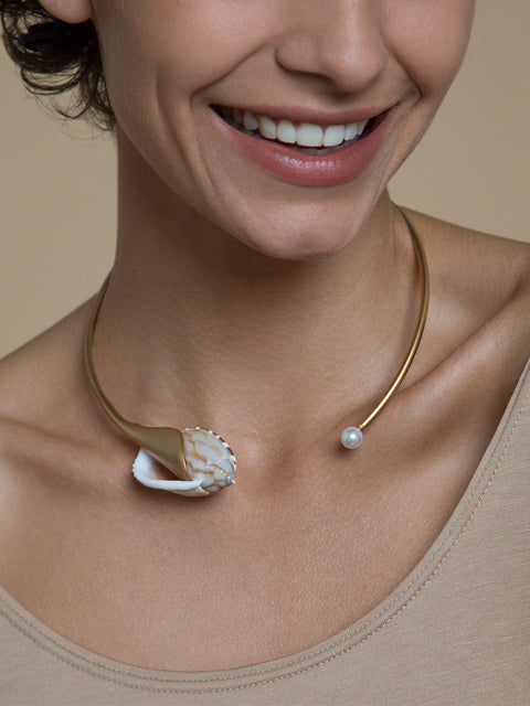 cassis shell necklace