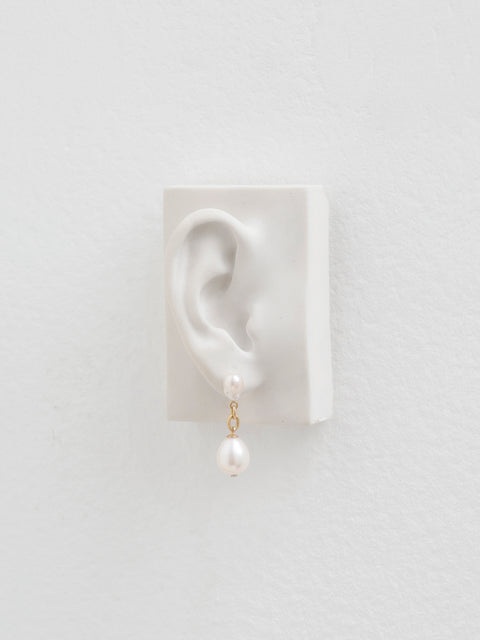 two pearls linked drop earrings