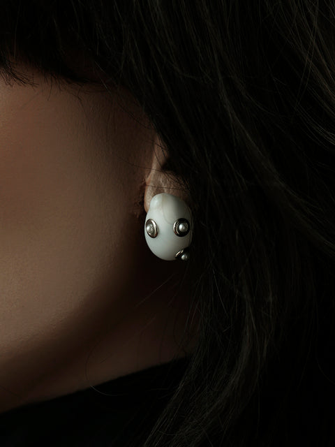 crystal studded white moon shell mismatched hoop earrings