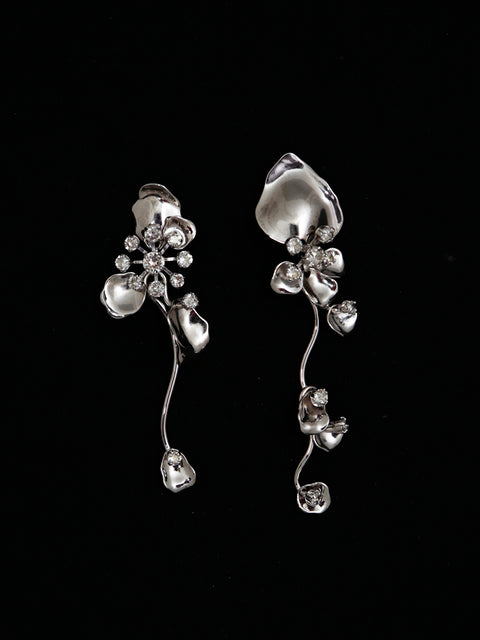 flowers mismatched drop earrings