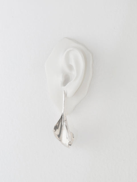 single lily and stud earrings