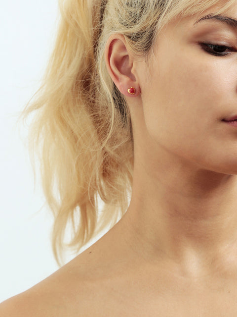 corazon amuleto mismatched earrings in red
