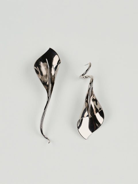 RS.7.E.005 | MISMATCHED SPIRAL LILY EARRINGS