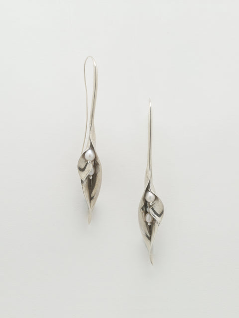 RS.8.S.E.011 | DOUBLE FROND SANSEVIERIA AND PEARL HOOK EARRINGS