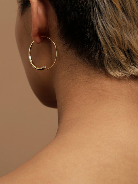 RS.9.T.E.012 | LARGE TAPERED TABUA HOOP EARRINGS WITH CRYSTAL TIP