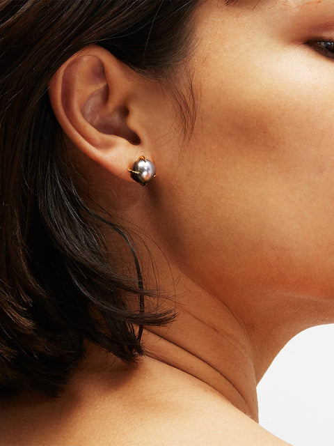 fiji pearl claw stud earring