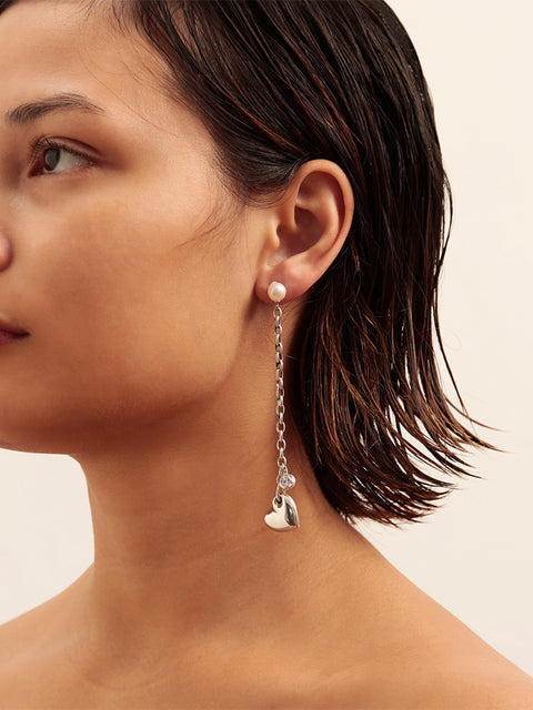 RS.LH.E.009 |  PEARL AND LONG DROP LINKED HEART EARRINGS