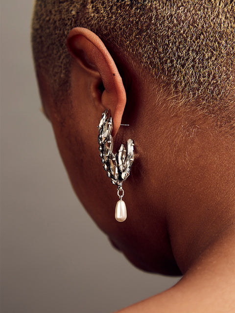 RS.TP.E.004 | CRYSTAL PALM FROND & PEARL DROP HALF HOOP EARRING